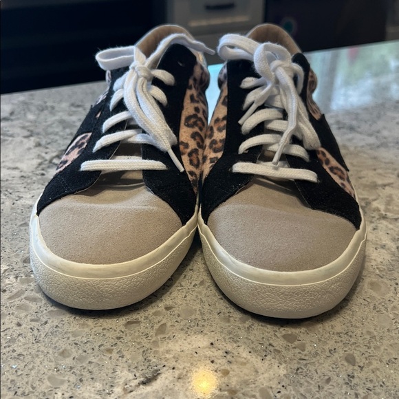 Vici Malia Peach Leopard and Black Women's Sneakers - Picture 4 of 9